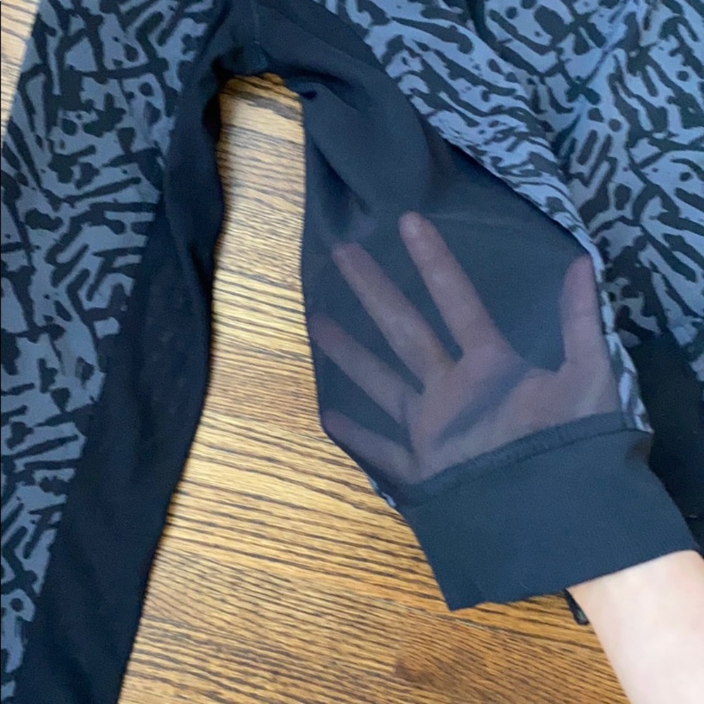 Lululemon jacket - Picture 3 of 4